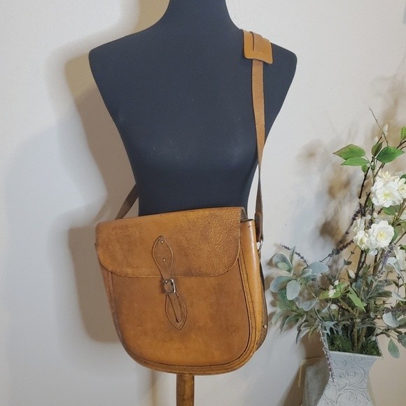 Vintage Handbags - Vintage Light Tan leather cross body  Messenger bag